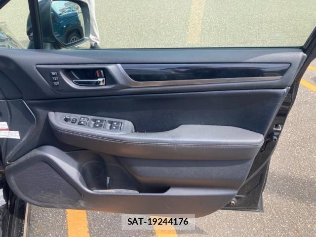 Subaru LEGACY B4 2016-02 8829868-11