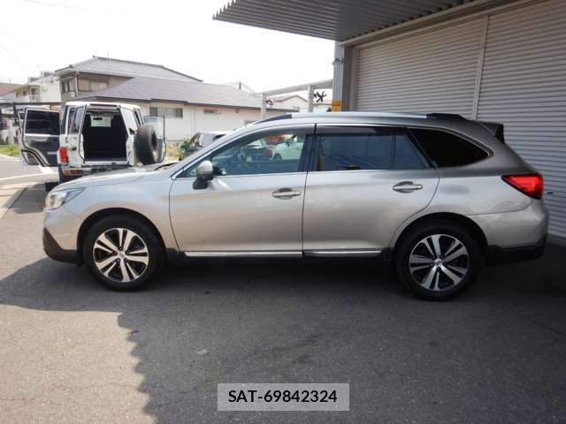 Subaru OUTBACK 2017-11 6641796-13