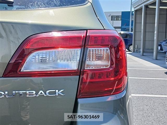 Subaru OUTBACK 2017-11 6907449-12