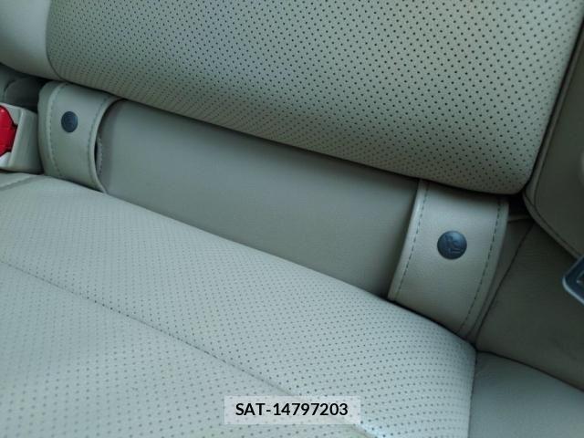 Subaru OUTBACK 2017-07 7562342-23