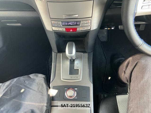 Subaru OUTBACK 2010-11 7617541-19