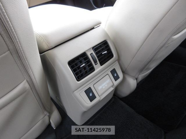 Subaru OUTBACK 2018-06 8036345-21