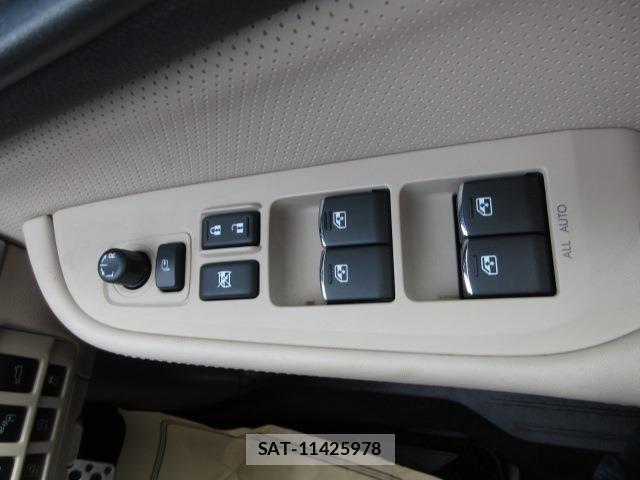 Subaru OUTBACK 2018-06 8036345-24