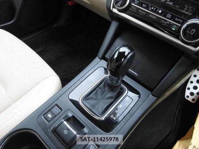 Subaru OUTBACK 2018-06 8036345-29