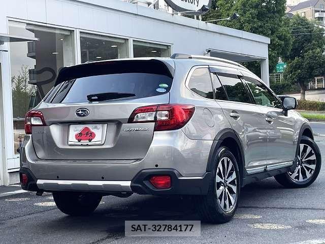 Subaru OUTBACK 2017-05 8208276-2