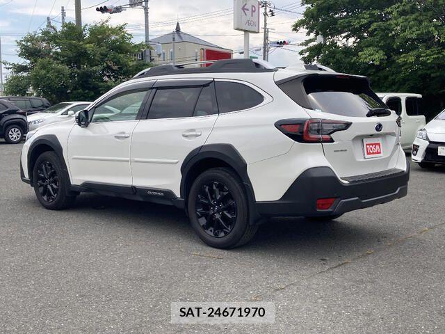 Subaru OUTBACK 2022-01 8208273-18