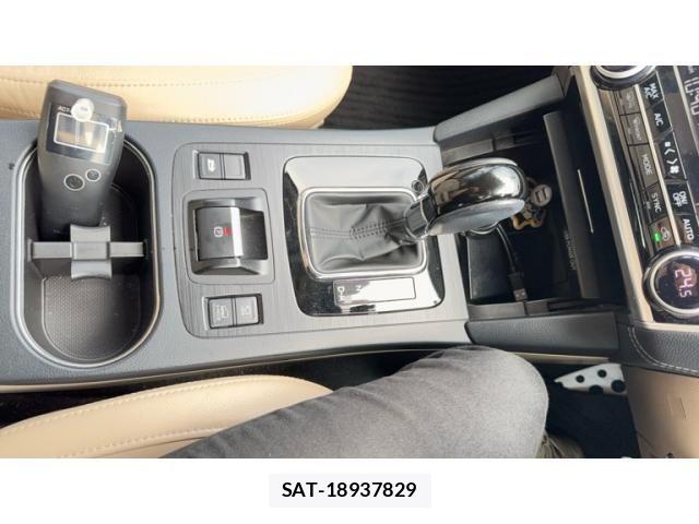 Subaru OUTBACK 2017-10 8208279-14