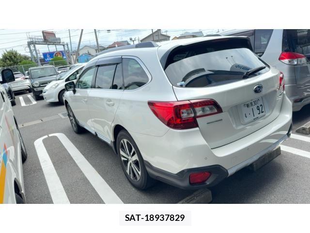 Subaru OUTBACK 2017-10 8208279-1