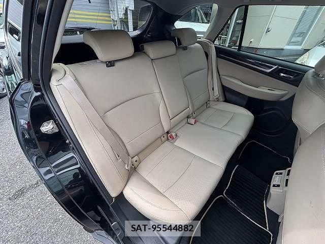 Subaru OUTBACK 2018-07 8208278-25