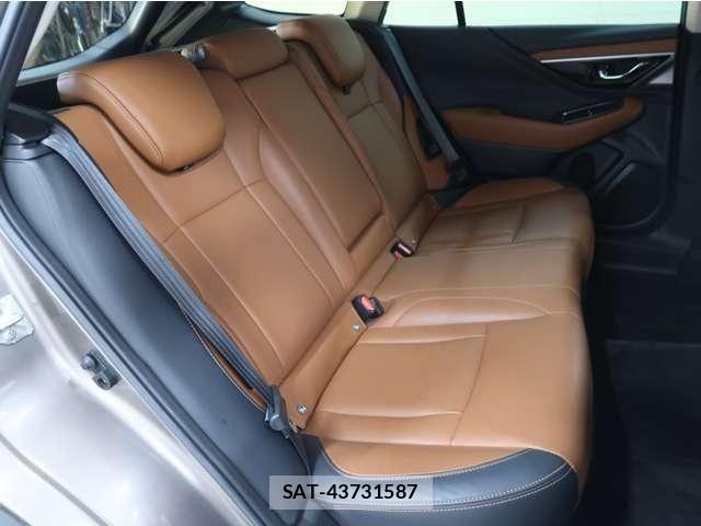Subaru OUTBACK 2022-06 8366648-11