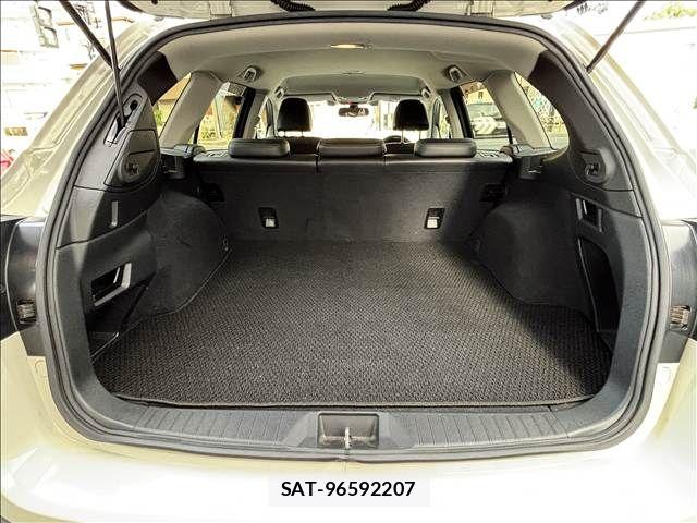 Subaru OUTBACK 2019-05 8627416-28