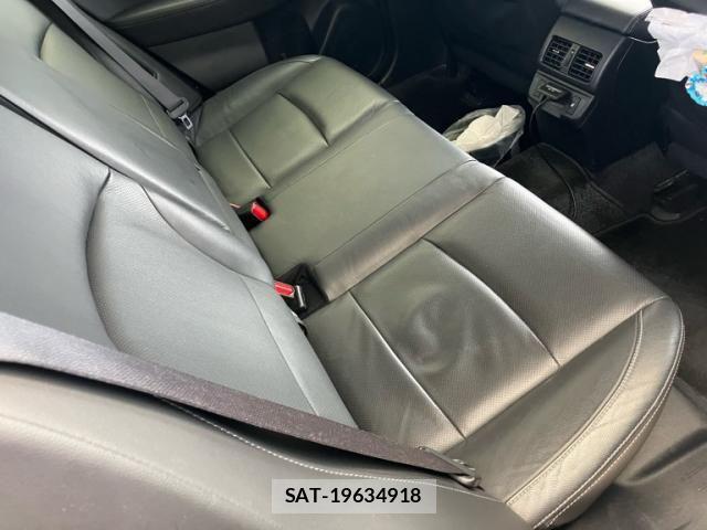 Subaru OUTBACK 2018-03 8627425-13