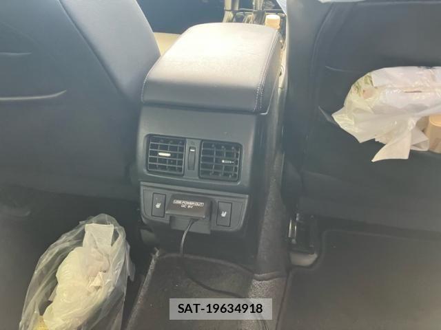 Subaru OUTBACK 2018-03 8627425-15