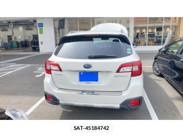 Subaru OUTBACK 2017-03 8659841-1