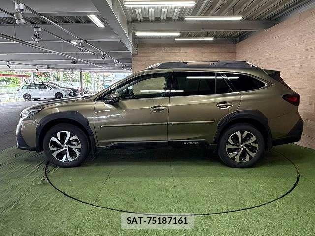 Subaru OUTBACK 2023-05 8796418-16