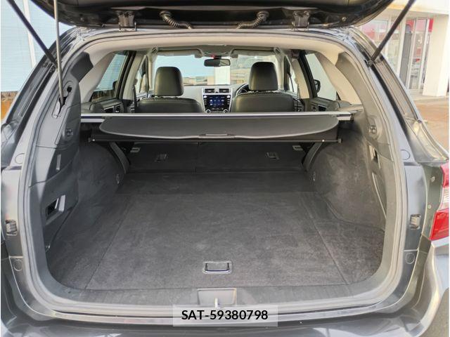Subaru OUTBACK 2018-03 8849541-15