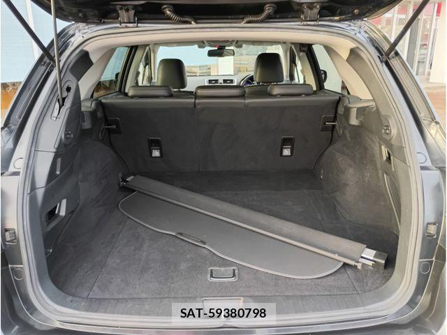 Subaru OUTBACK 2018-03 8849541-16