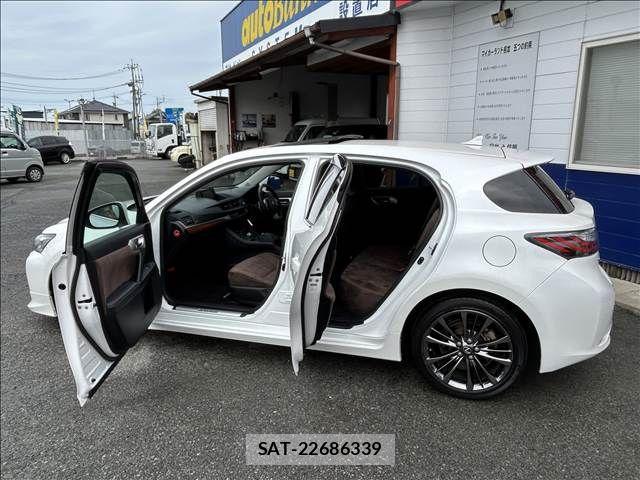 Lexus CT 2011-03 883594-12