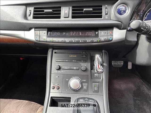 Lexus CT 2011-03 883594-16