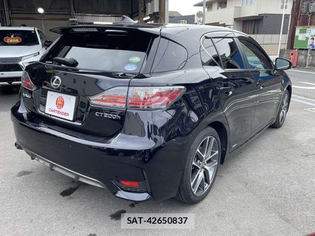 Lexus CT 2015-02 988402-2