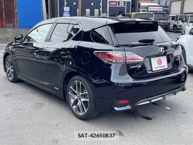 Lexus CT 2015-02 988402-3