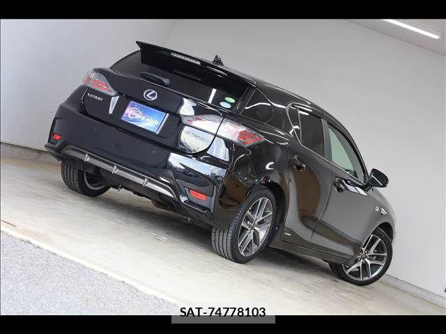 Lexus CT 2014-07 1429107-11