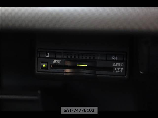 Lexus CT 2014-07 1429107-14