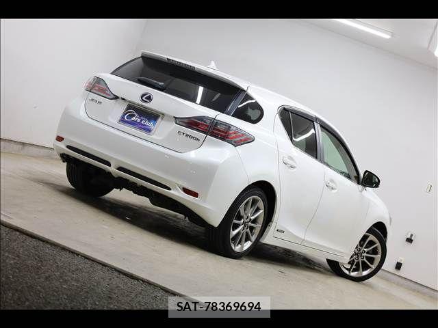 Lexus CT 2013-06 1871307-11