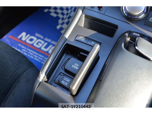 Lexus CT 2011-05 2350471-12