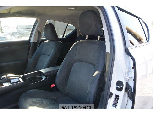 Lexus CT 2011-05 2350471-14