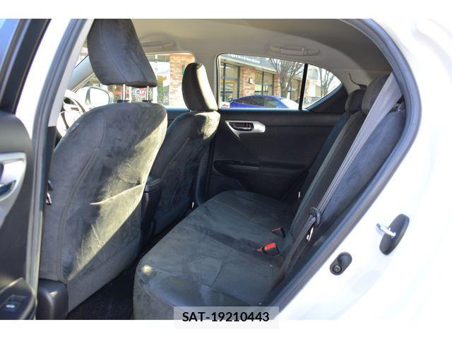 Lexus CT 2011-05 2350471-15