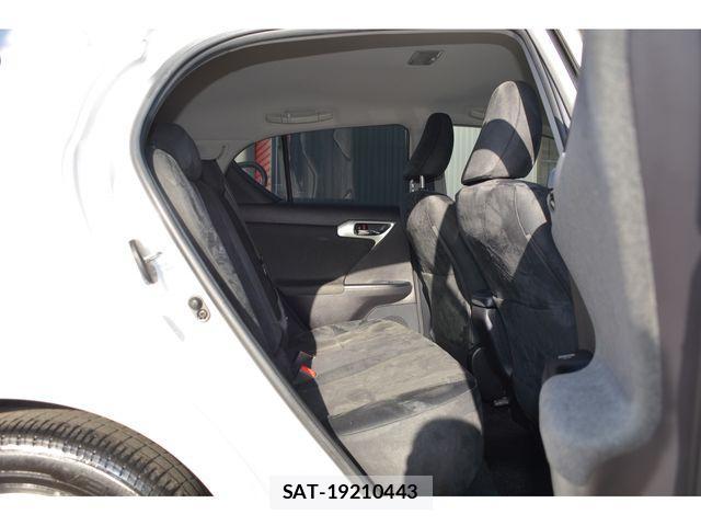 Lexus CT 2011-05 2350471-17