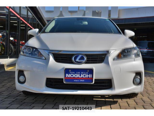 Lexus CT 2011-05 2350471-1
