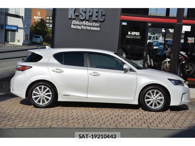 Lexus CT 2011-05 2350471-3
