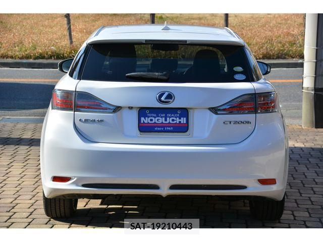 Lexus CT 2011-05 2350471-5