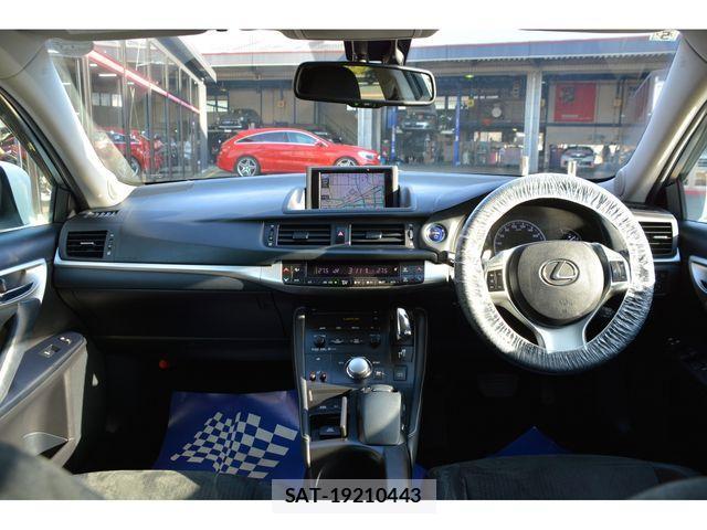 Lexus CT 2011-05 2350471-6