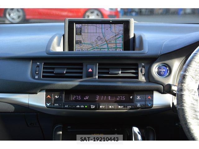 Lexus CT 2011-05 2350471-7
