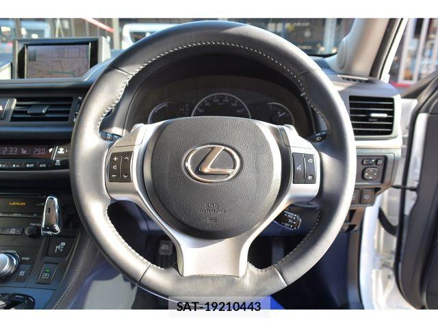 Lexus CT 2011-05 2350471-8