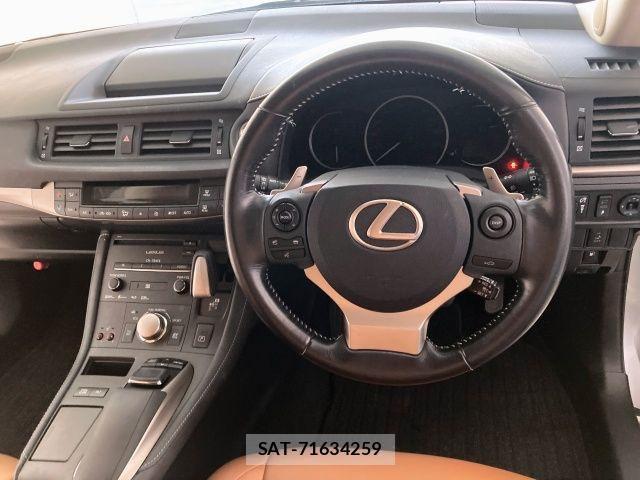 Lexus CT 2015-10 2447190-15