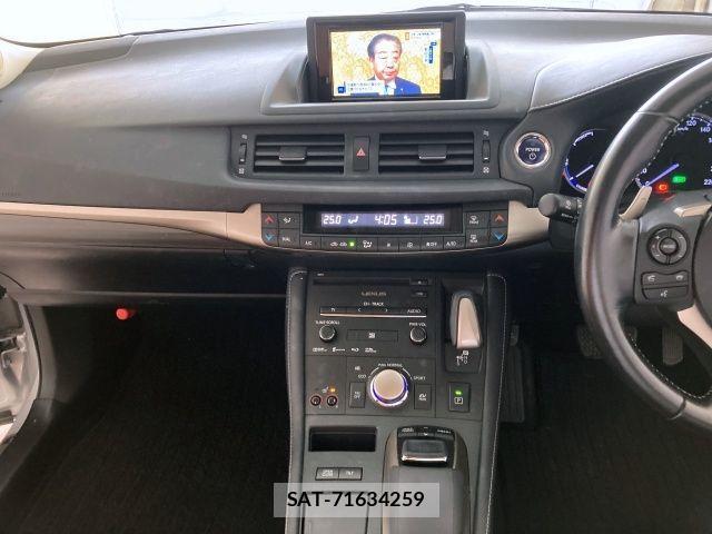 Lexus CT 2015-10 2447190-16