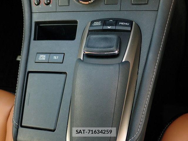 Lexus CT 2015-10 2447190-23