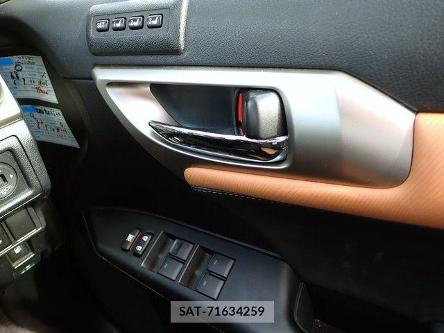 Lexus CT 2015-10 2447190-25