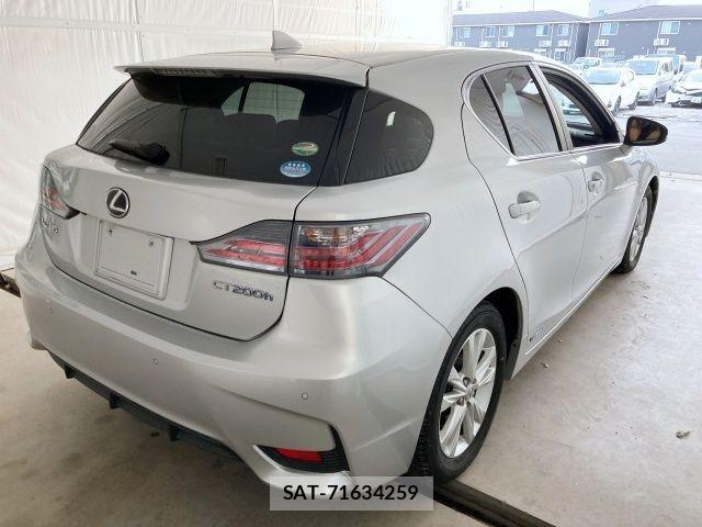 Lexus CT 2015-10 2447190-3