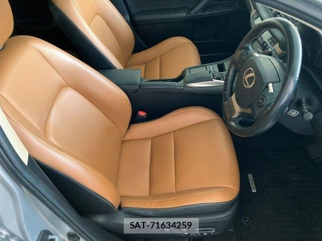 Lexus CT 2015-10 2447190-6