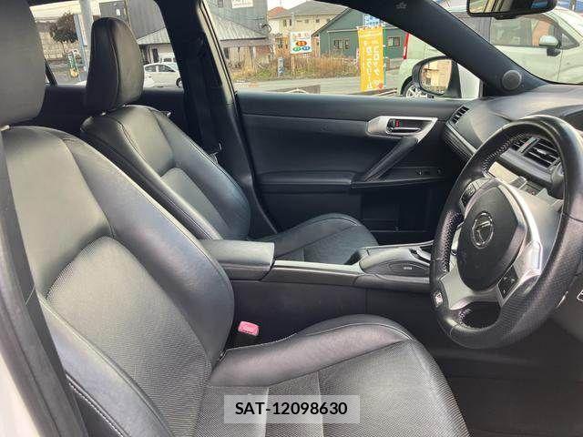 Lexus CT 2013-02 2668639-12