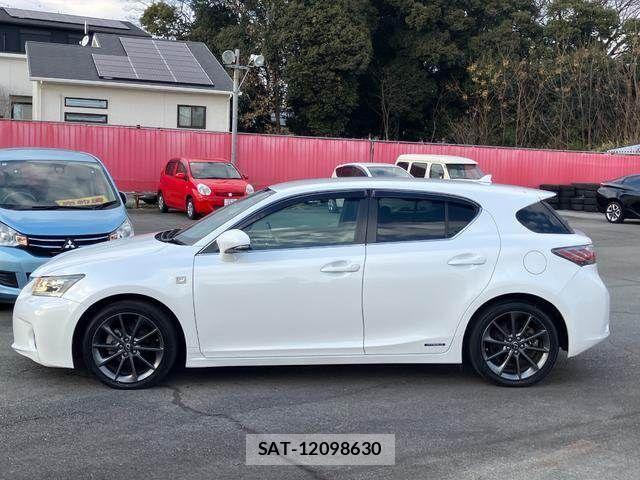 Lexus CT 2013-02 2668639-2