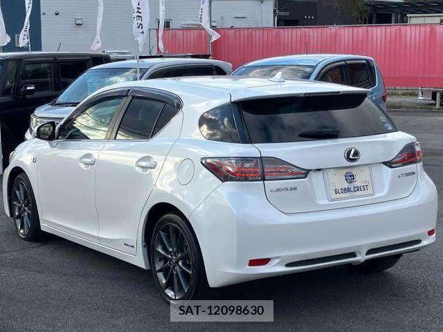 Lexus CT 2013-02 2668639-5