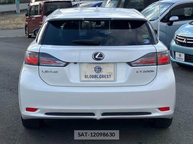 Lexus CT 2013-02 2668639-6