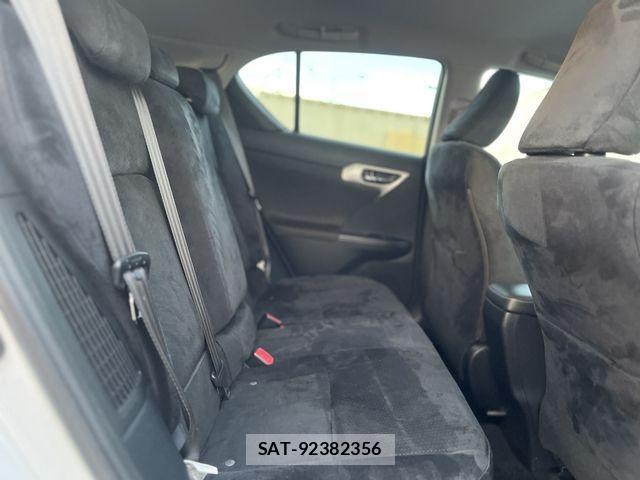 Lexus CT 2013-02 2668638-9