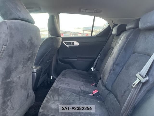 Lexus CT 2013-02 2668638-12